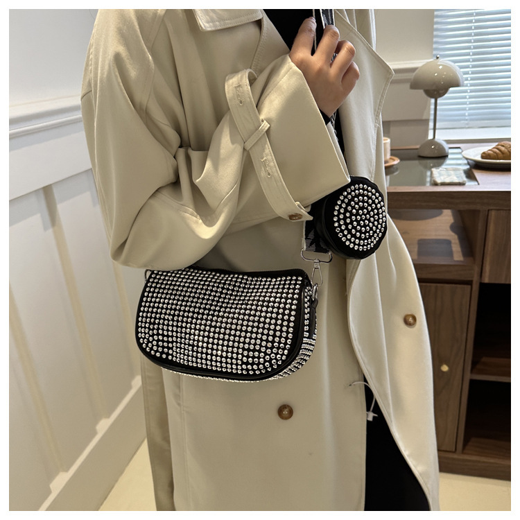 Donna alla moda con semplici strass intarsiati, borsa a tracolla alla moda a spalla singola, borsa di tendenza da discoteca,_voghion.com