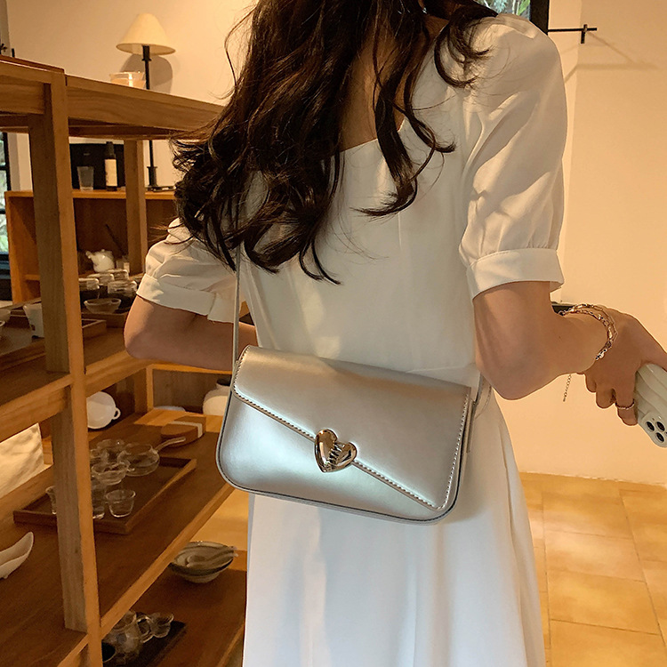 Nische Design Silber Kleine Tasche Frauen 2023 Neue Mode Schulter Kleine Quadratische tasche sommer ins textur Messenger tasche_voghion.com