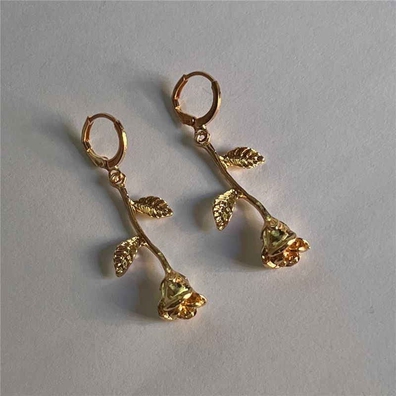 Orecchini pendenti a forma di farfalla rosa tridimensionale_voghion.com