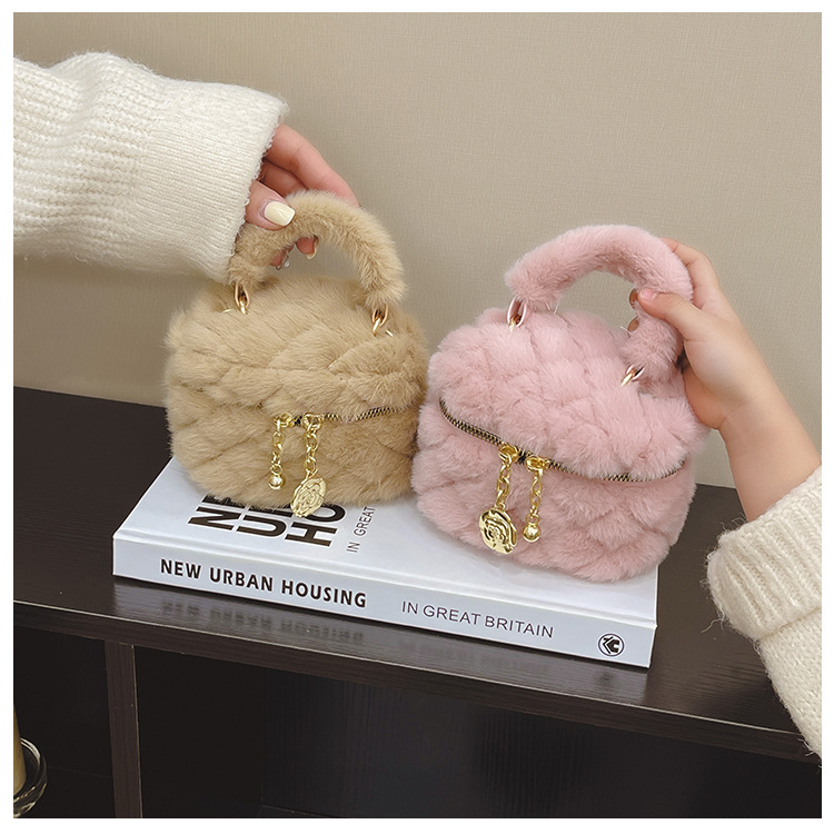 Kindertas herfst en winter nieuwe internet beroemdheid ruitvormige pluche emmer tas kleine geur meisje ketting crossbody tas lippenstift envelop meisje_voghion.com