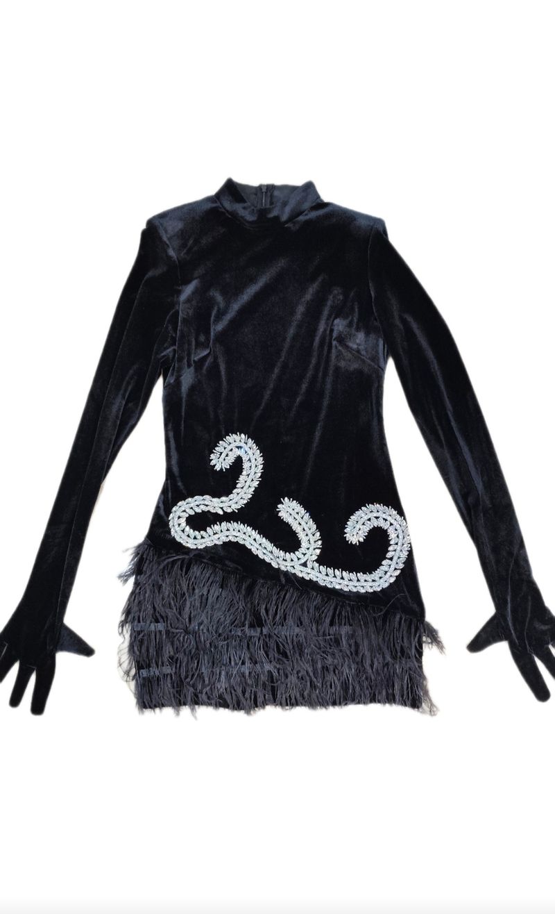 Elegante miniabito aderente in velluto nero con dettagli in piume e strass per abbigliamento da sera e da discoteca_voghion.com