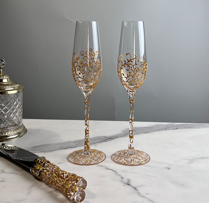Conjunto de quatro peças de faca e pá para bolo de copo de champanhe de aniversário de casamento feito à mão_voghion.com