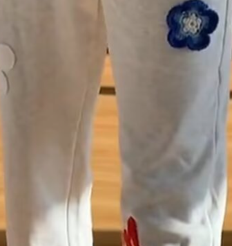 Męskie spodnie joggery cargo z haftowanymi kwiatami – luźne, proste spodnie casualowe z wyjątkowym wzorem do noszenia na co dzień i na sportowo_voghion.com