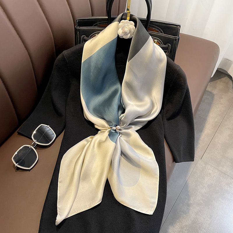 2023 Nuova sciarpa colorata coreana Edizione coreana da donna Art Fashion Decoration Ins Style Sciarpa 90cm Sciarpa quadrata grande_voghion.com