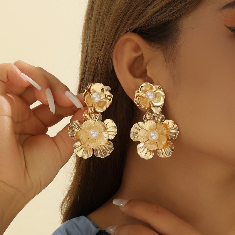 Orecchini di perle con fiori 3D in oro, gioielli esagerati, accessori di alta gamma per donna_voghion.com