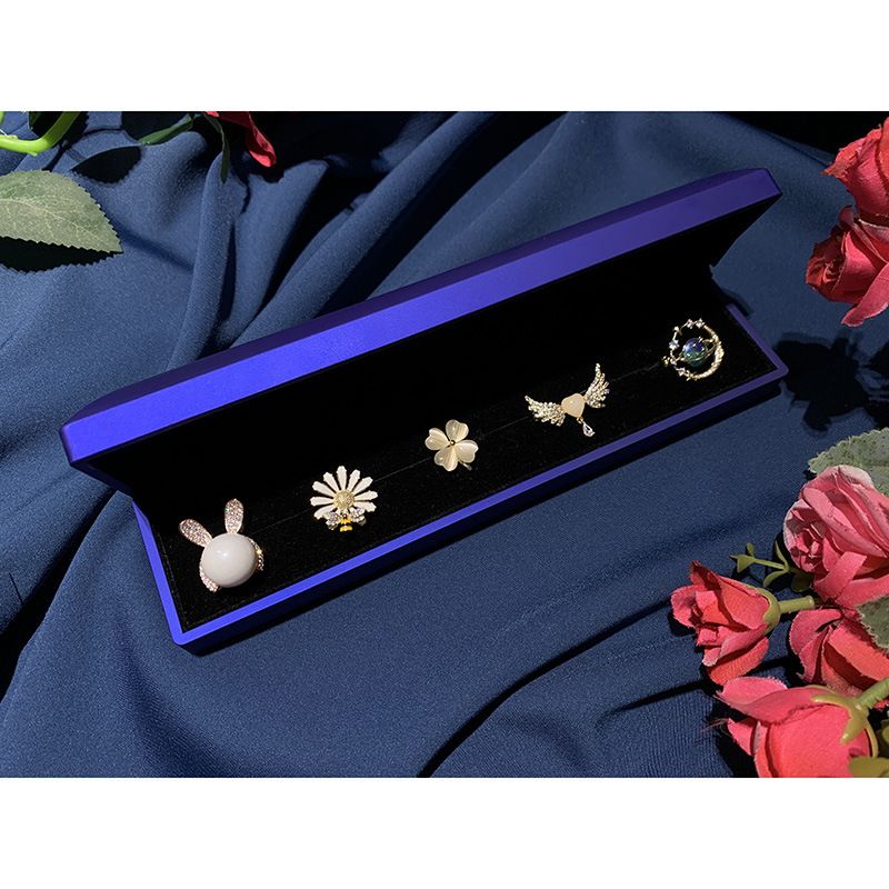 Daisy Brooch Gift Box Five-piece Set High-end Copper Zircon Small Collar Pin_voghion.com
