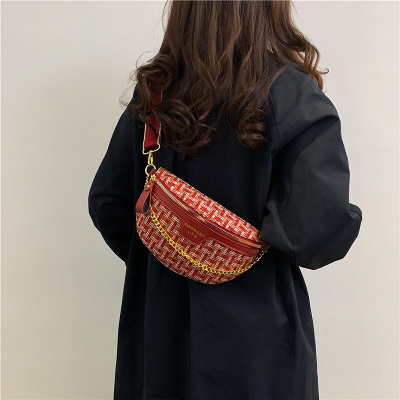 Large capacity braided chest bag with straps and single shoulder chain design_voghion.com