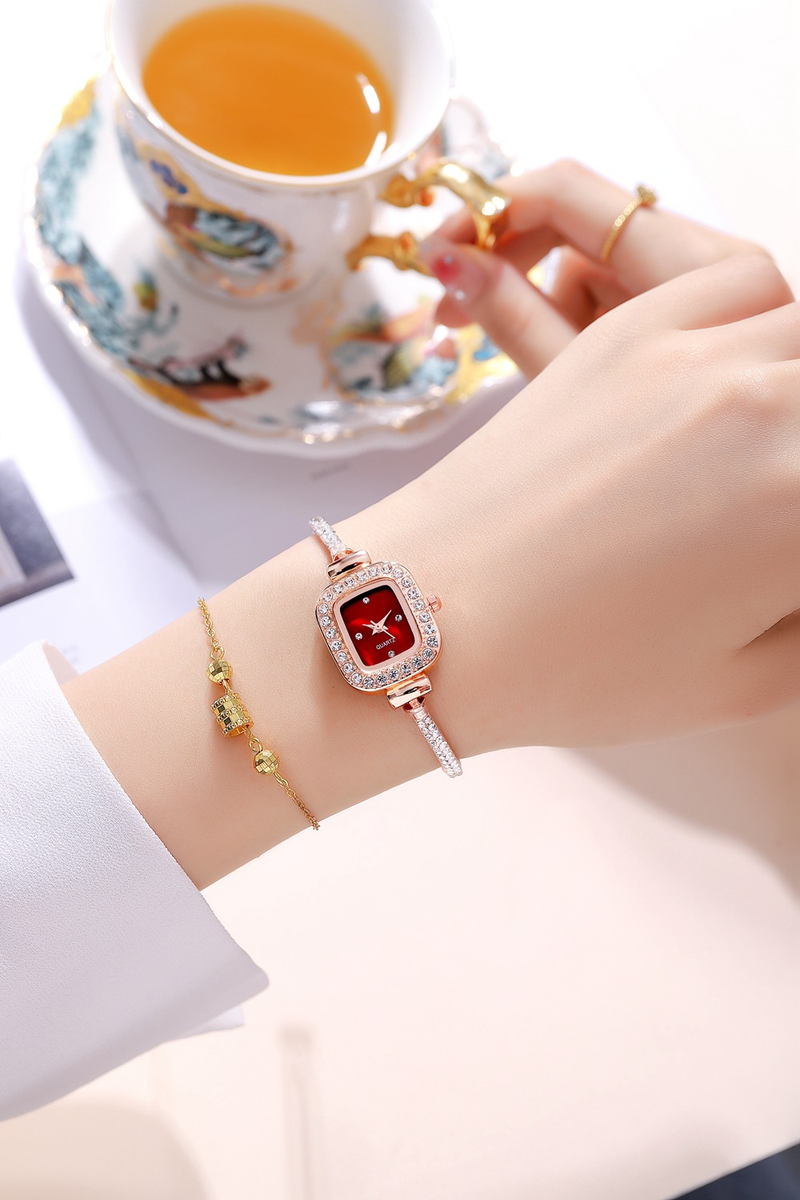 Orologio da polso da donna con quadrante piccolo quadrato di vendita calda, trasmissione in diretta con cinturino sottile, orologio da donna con temperamento, un pezzo di orologio_voghion.com