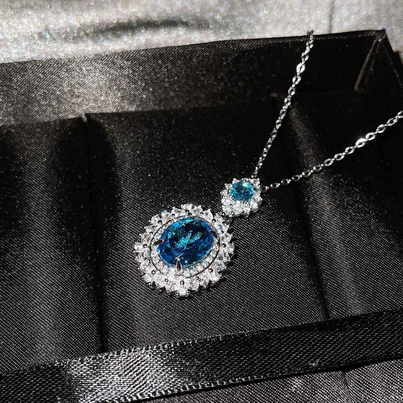 Europäische und amerikanische neue Luxus-Farbschatz-Set mit eingelegtem blauem und gelbem Zirkon, Halskette, Ring, Ohrringe, Anhänger, weiblicher Saphir_voghion.com