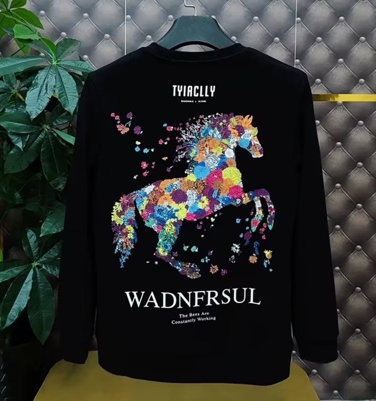 Herenkleding Dit najaar nieuwe modemerkartikelen zwarte trui met ronde hals en lange mouwen herenkleurige paardenprint plus fluwelen ondertop_voghion.com