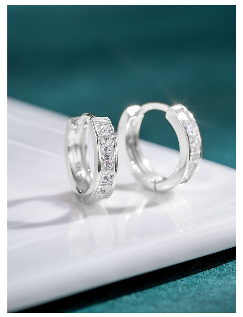 Nuovo concetto S925 Sterling Silver Single Row Diamond orecchini Temperamento semplice Full Diamond orecchini Classic popolare gioielli in argento_voghion.com