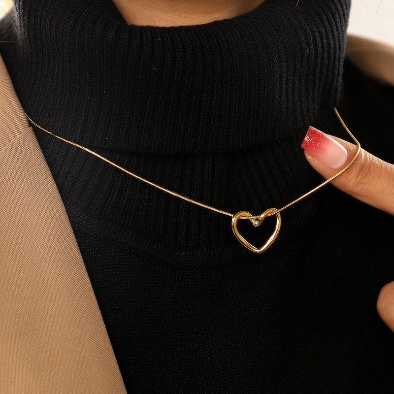 Damenschmuck Hohle Liebeskette Für Mädchen Einfaches Design Studentenanhänger Vielseitige Schlüsselbeinkette Aus Edelstahl_voghion.com
