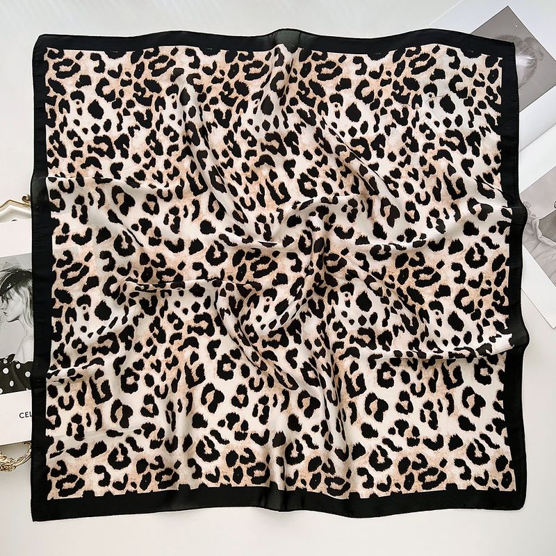 Modisch, hochwertig, vielseitig, brauner Leopardendruck, schlicht, großzügig, weich, zart, hochwertiges klimatisiertes Zimmer_voghion.com