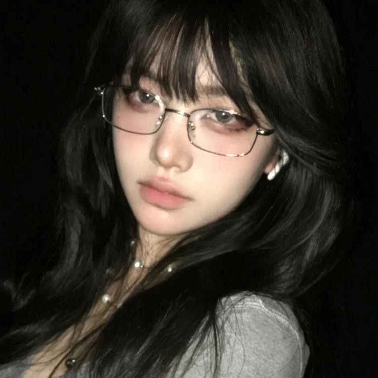 Occhiali da vista quadrati da donna in argento, lenti piatte, montatura stretta color oro Desire, senza trucco,_voghion.com