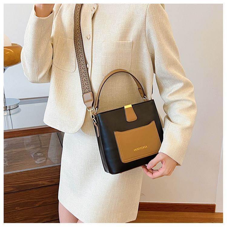 Di alta qualità per le donne 2024 nuova borsa a secchiello casual semplice e di grande capacità da donna, borsa a tracolla con tracolla larga_voghion.com