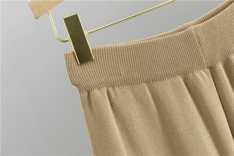 Dameklær elegant dame, lat stil, strikket genser, sjal, kappe, bukser med brede ben, tredelt dress_voghion.com