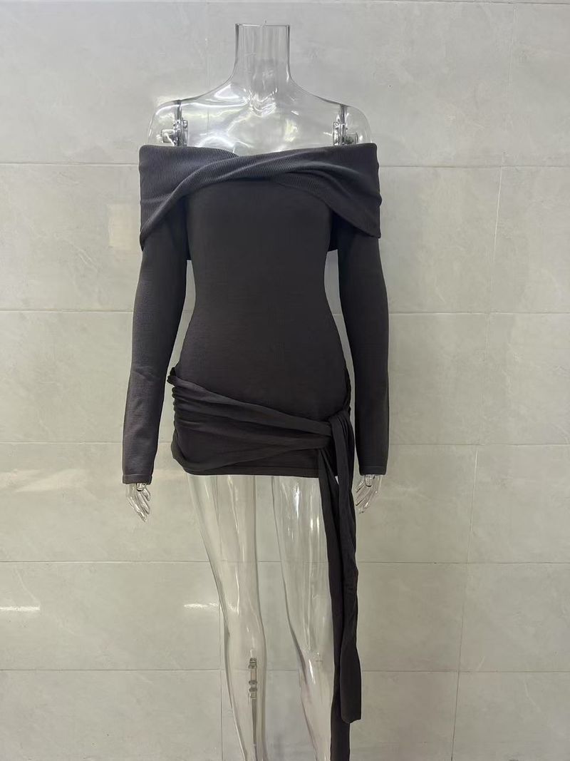 Abito aderente sexy in maglia con spalle scoperte e dettaglio allacciato - Mini abito a maniche lunghe per donna, stile streetwear chic, misto poliestere_voghion.com