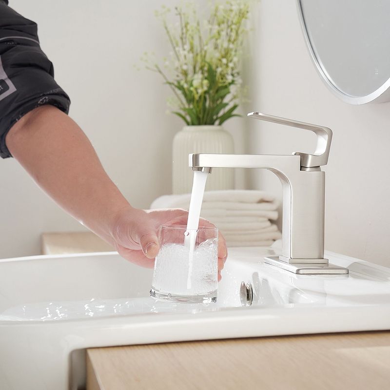 Single Hole Single-Handle Bathroom Faucet In Brushed Nickel_voghion.com