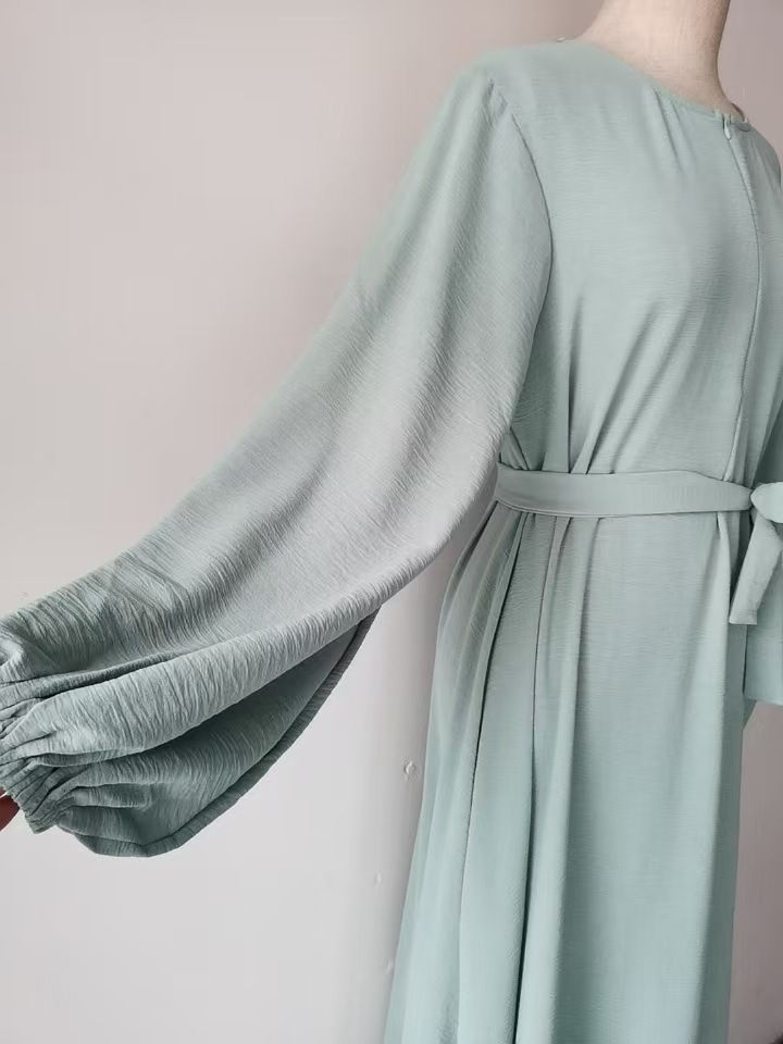 Turkish-Style Sweetheart Neckline Dress - Floral Embroidery & Cuffed Sleeves (Modest Middle Eastern Gown For Dubai Occasions Breathable Linen Blend)_voghion.com