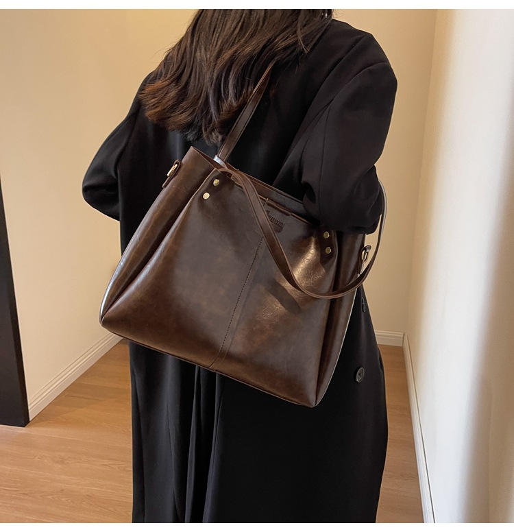 Large capacity commuting tote bag 2024 new handbag texture wide shoulder strap crossbody bag single shoulder bag_voghion.com