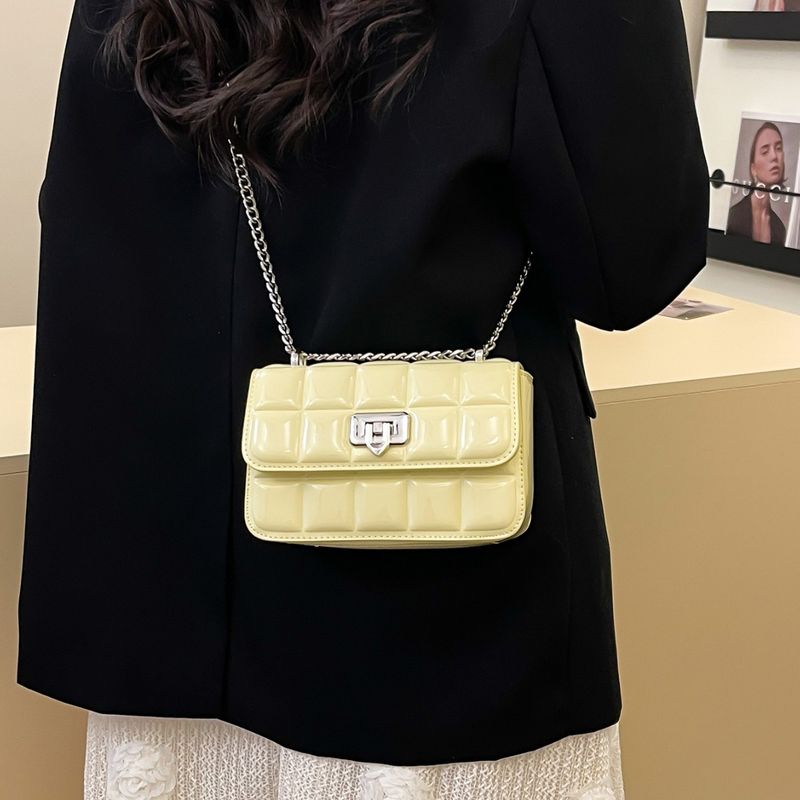 Gift Texture Press Shell Chain Crossbody Textured Patent Leather New Fashion Internet Celebrity Bag For Women_voghion.com