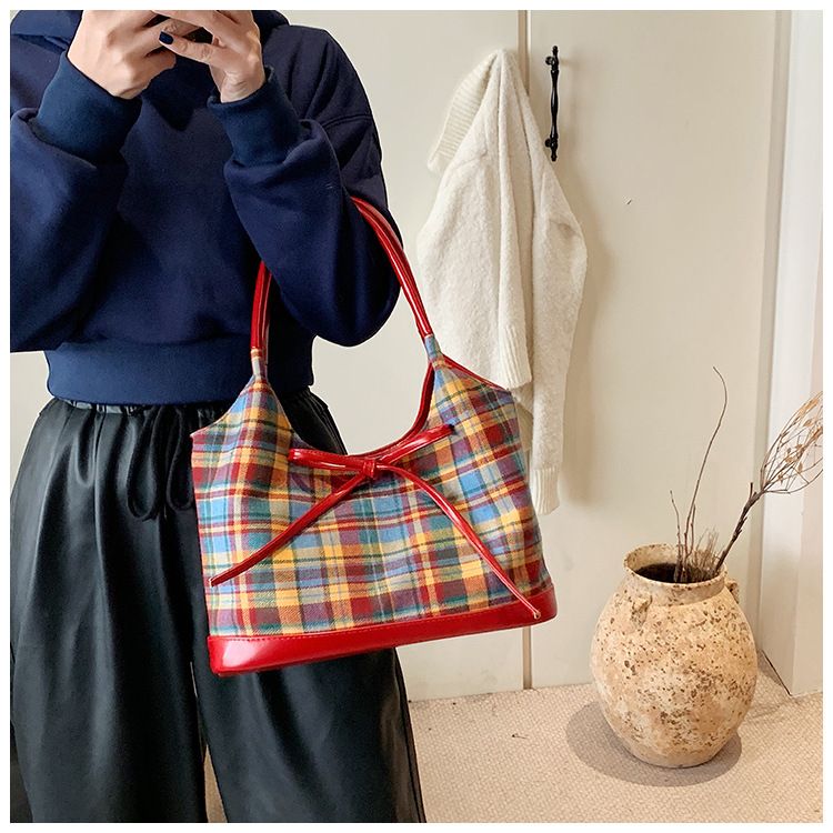 Borsa a tracolla grande ed elegante con tracolla staccabile, borsa a mano spaziosa per lavoro e viaggio, con motivo a quadri a blocchi di colore, per donna_voghion.com