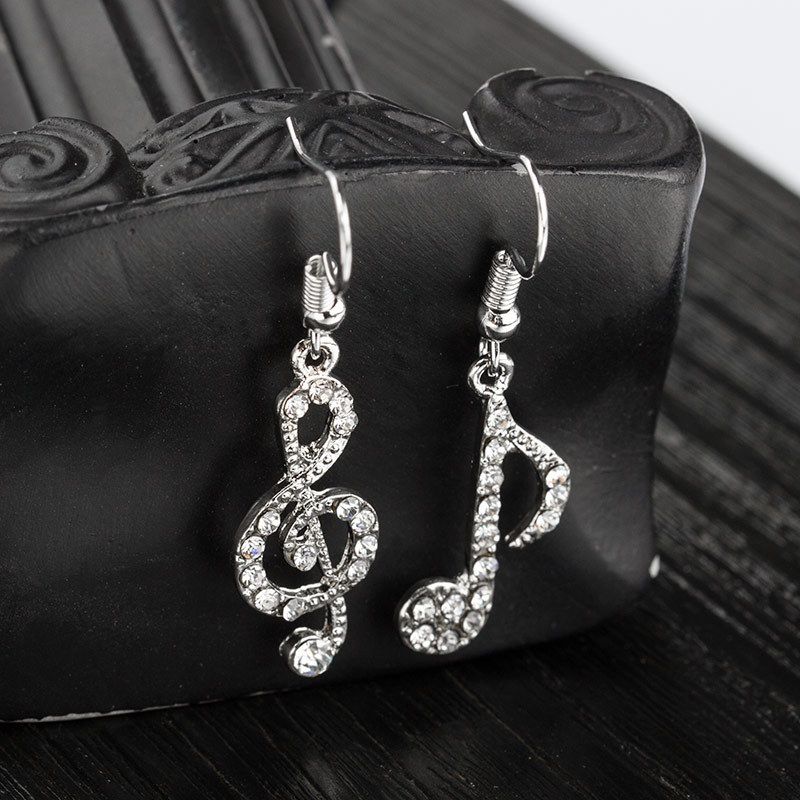 Orecchini asimmetrici con note tempestate di diamanti per studenti e ragazze, splendenti con simboli musicali personalizzati_voghion.com
