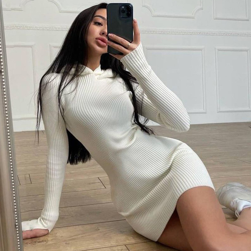 Abito da donna alla moda con cappuccio in maglia a maniche lunghe avvolgente a maniche lunghe in tinta unita autunno/inverno 2024_voghion.com