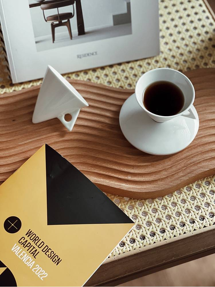 Tazza da caffè in stile retrò, in porcellana ossea, a forma di cono triangolare, set di tazze e piattini da latte in ceramica retrò, tazza da caffè in porcellana ossea_voghion.com