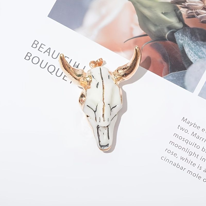 Collana con ciondolo a forma di testa di toro da uomo alla moda_voghion.com