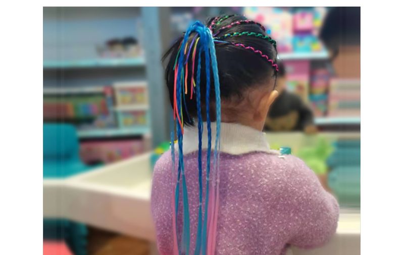 Parrucca colorata per bambini con treccia piccola, coda di cavallo ad anello, performance con parrucca colorata per bambini con treccia piccola, coda di cavallo_voghion.com