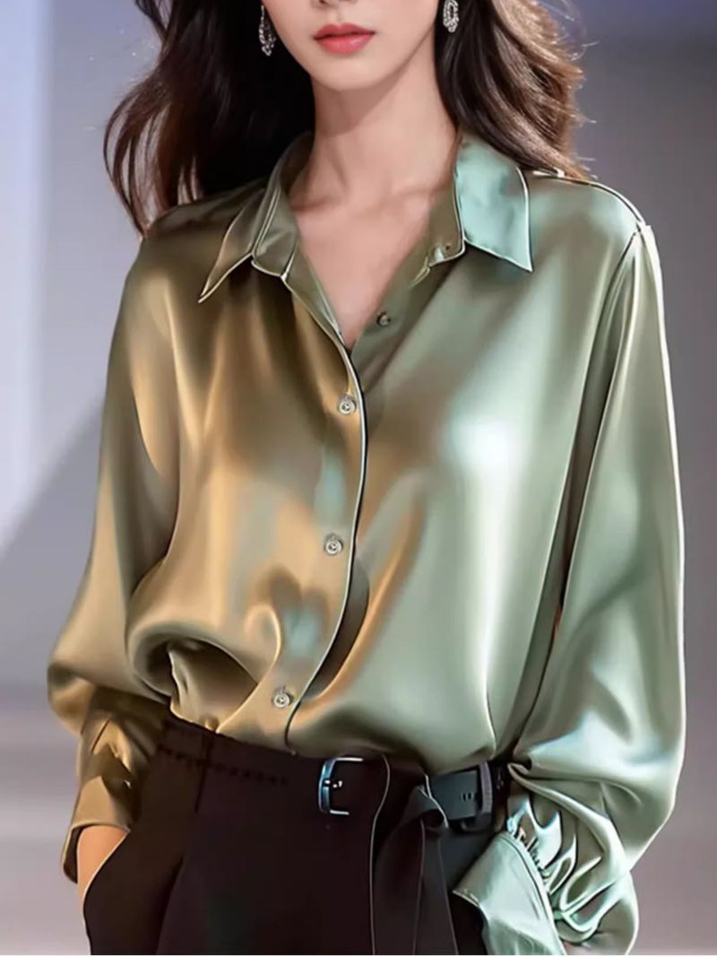 Camicia in raso di acetato verde di alta qualità, tinta unita, con drappeggio, esclusiva, da donna_voghion.com