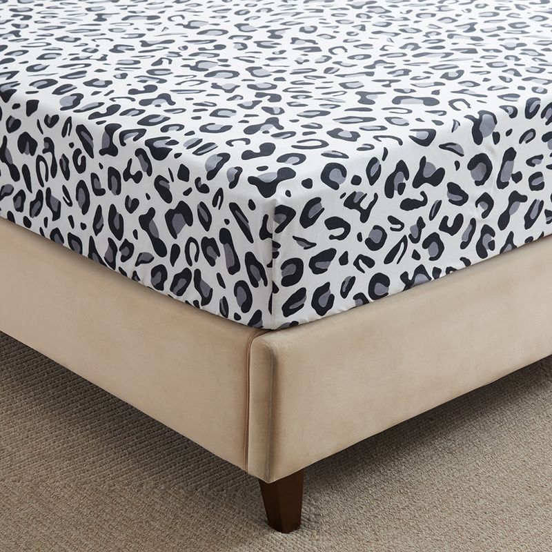 Lenzuolo con angoli con stampa leopardata bianca e grigia, in poliestere, delicato sulla pelle, con protezione per materasso_voghion.com