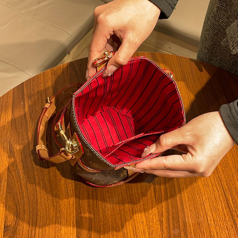 Borsa a tracolla da donna di marca di lusso leggera, borsa a secchiello piccola e grande capacità, nuova moda 2024_voghion.com