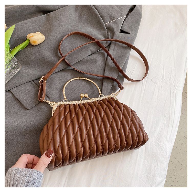 Borsa a tracolla con tracolla a catena quadrata piccola portatile minimalista urbana 2024 da donna con bocca antirughe_voghion.com