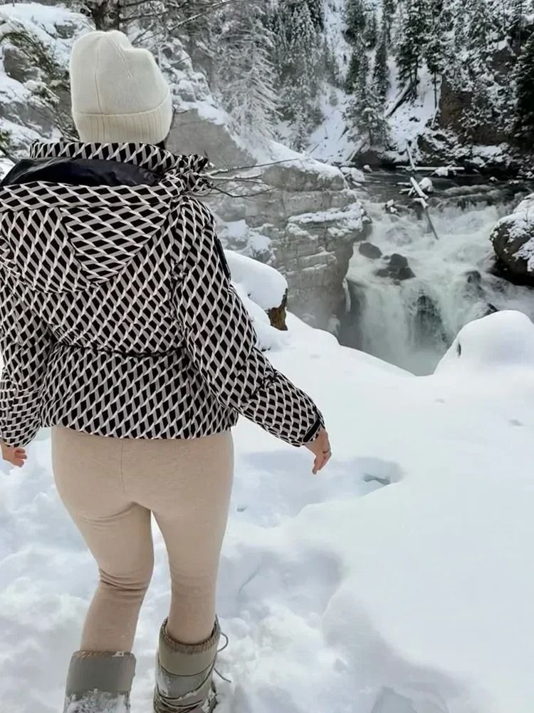 Kadın Kayak Montu - Bel Kemerli 3D Kapitone Kışlık Mont (S-XL, Siyah ve Kareli)_voghion.com