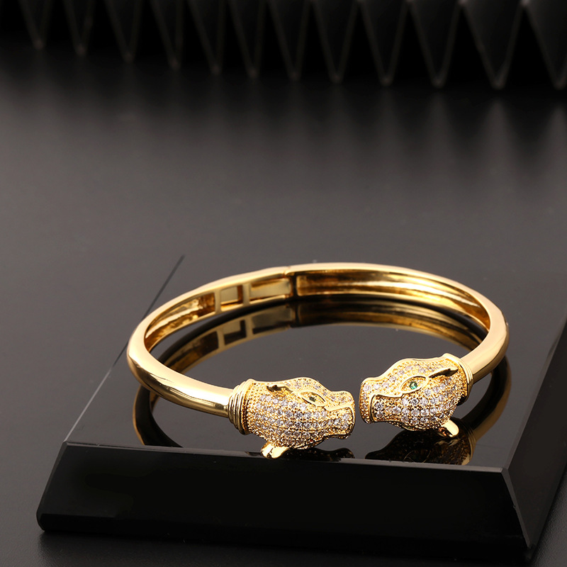 Designer-Stil, personalisiertes, mikro-eingelegtes Zirkon-Mode-Leoparden-offenes Armband. Damen-Armband aus galvanisiertem Kupfer mit Mikro-eingelegtem Zirkon im Designer-Stil_voghion.com