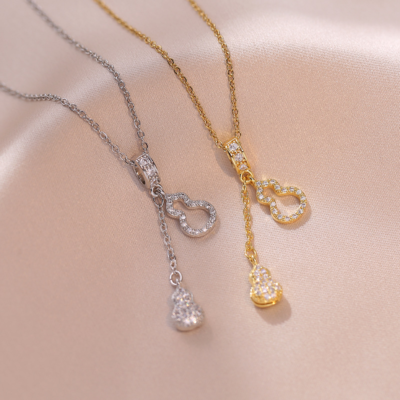 Accessoires de pendentif de tempérament de gourde de gland de concepteur avec une petite gamme de chaîne de clavicule de luxe légère nouvelle mode_voghion.com