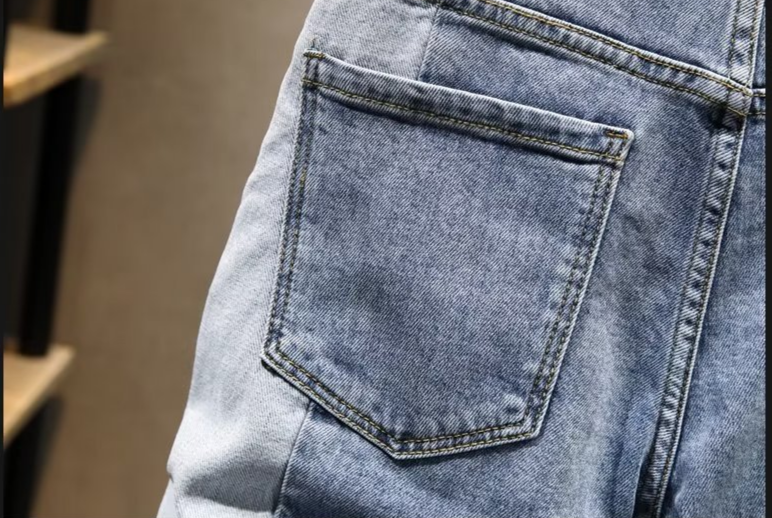 Dünne Jeansshorts für den Sommer mit Löchern und Löchern für Herrenbekleidung, schmal geschnittene und vielseitige Freizeithose, Shorts mit personalisierten Nähten_voghion.com
