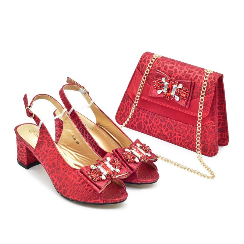 Dinnerparty mit Sandalen mit Schleife und Handtasche für jeden Tag_voghion.com