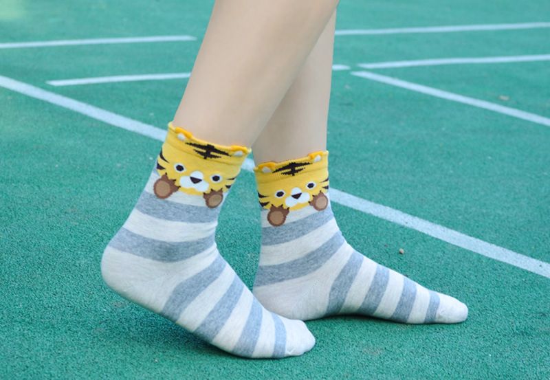 Damensocken, klassische horizontale Streifen, mittlere Röhre, Tier-Cartoon-Stereo-Socken_voghion.com