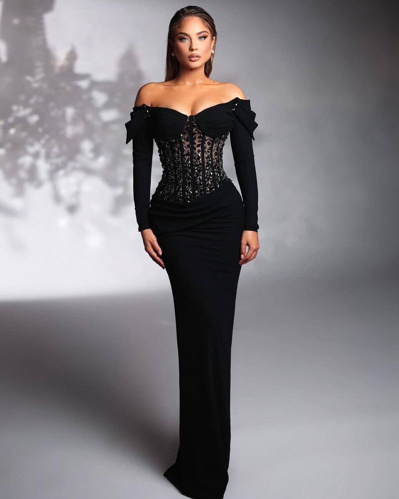 Abito elegante da donna con spalle scoperte, maniche lunghe, vita alta e perline decorate - Abito formale in rete di velluto per donna_voghion.com