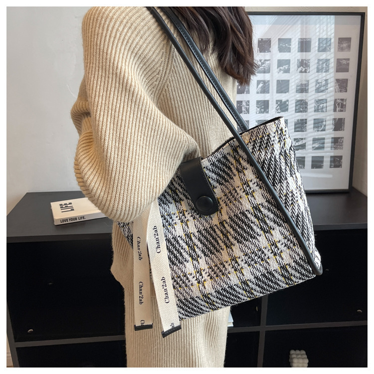 Borse autunnali e invernali Borsa da donna di grande capacità 2023 Nuova borsa a tracolla in tela premium versatile alla moda Borsa a tracolla per pendolari_voghion.com