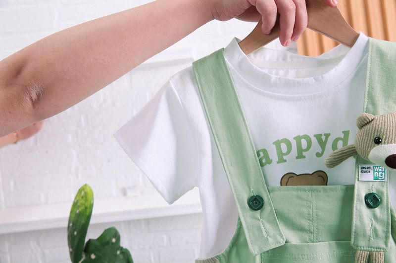 2024 Sommer Neue Mädchen Casual Anhänger Bär Strap Hosen Zwei stück für Mädchen mit Rundhals Kurzarm Set_voghion.com