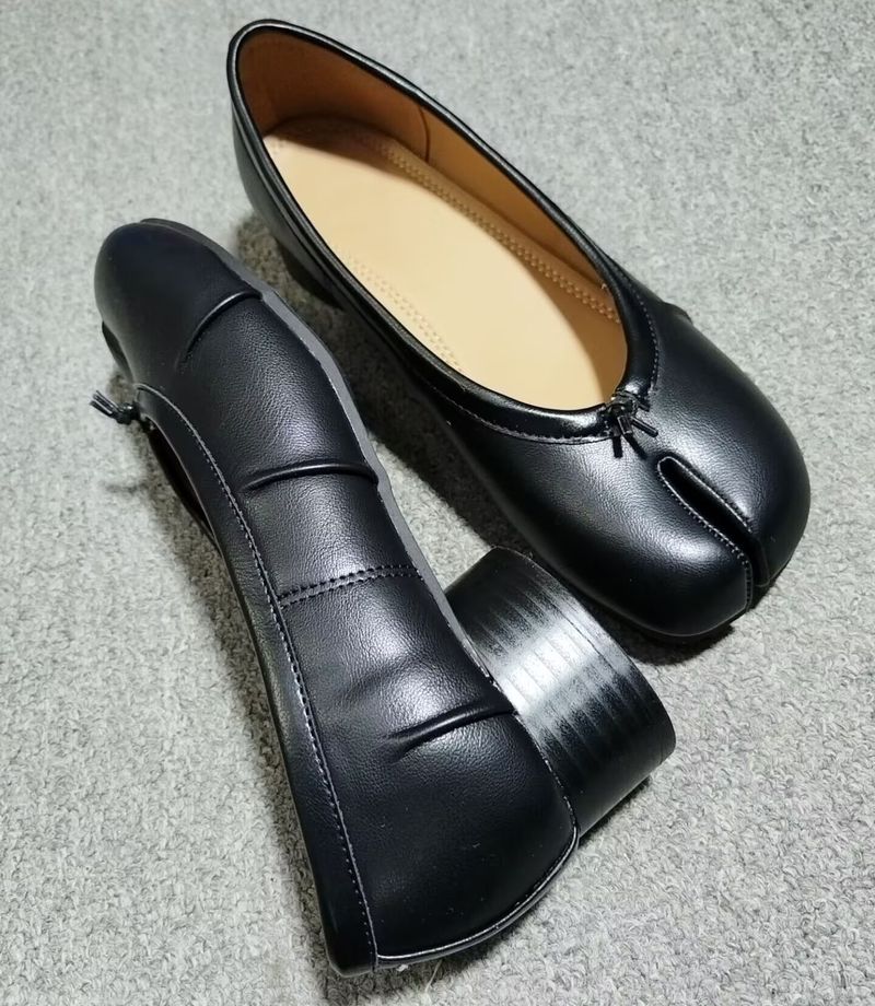 Tabi Split Toe für Frauen 2024 Neue Nische Plissee Ballett Schwein Huf Flacher Mund Bowknot Flache Einzelschuhe_voghion.com