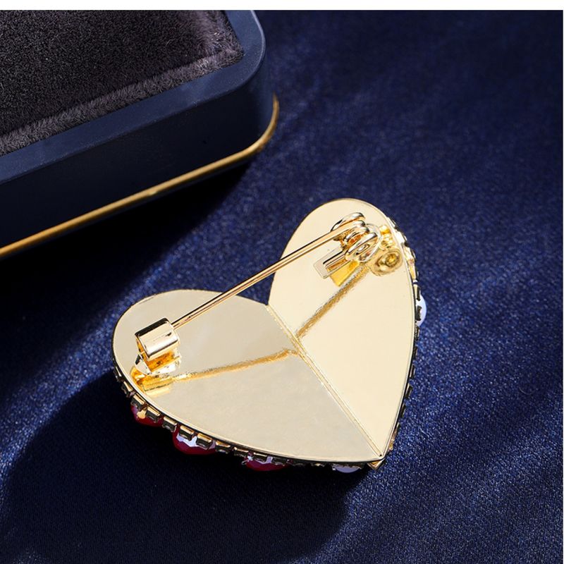Love Pearl Brooch Women's High Sense Niche Fashion Temperament Brooch Pin Accessories_voghion.com