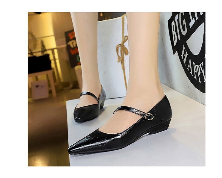 3683-13 Modische und stilvolle Damenschuhe mit flacher Öffnung, schrägem Absatz, diagonalem Strohhalm, dekorativem Handgriffmuster,_voghion.com