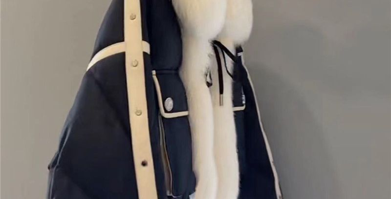 Abrigo de algodón negro para mujer, chaqueta Bomber con cuello de piel sintética ligera, Parka corta acolchada de algodón de piel sintética para invierno_voghion.com