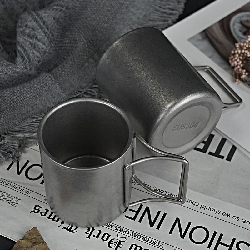 Retro 304 Edelstahl Doppelschicht Faltbare Outdoor Doppelschicht Tasse Tragbare Logo Isolierung Tasse Griff Handliche Tasse Wasser Tasse_voghion.com
