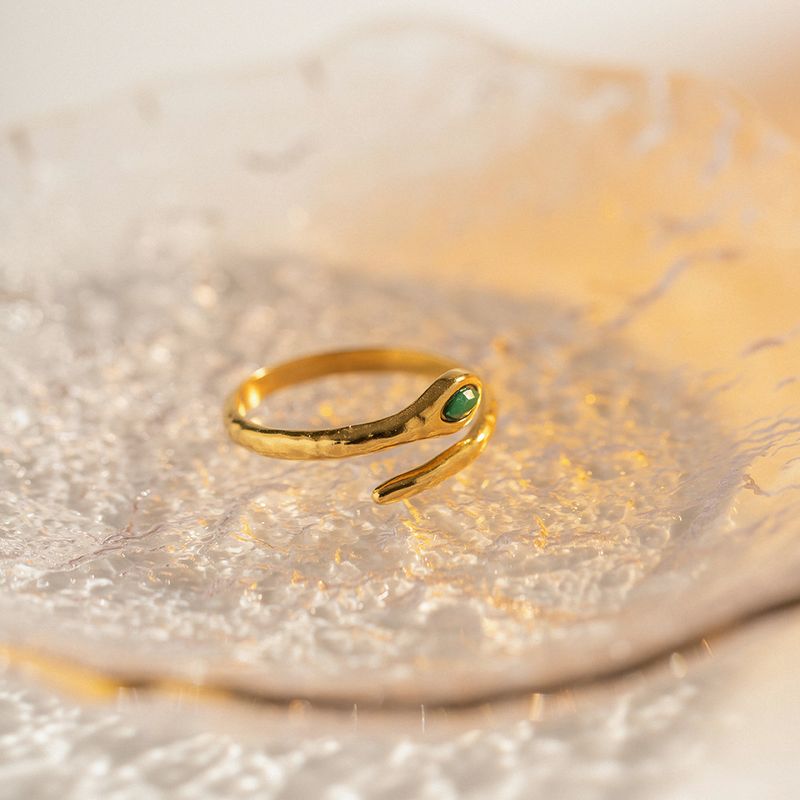 Franse klassieke hofstijl oude ambacht lichte luxe niche sieraden slangvormige roestvrijstalen vergulde ring_voghion.com